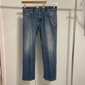 Tommy Bahama Easy Fit 100% Cotton blue jeans, 38 x 34 Pre-owned distressed cuffs